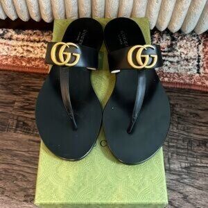 Add a touch of romance! Gucci Floral Print Women's Shoes